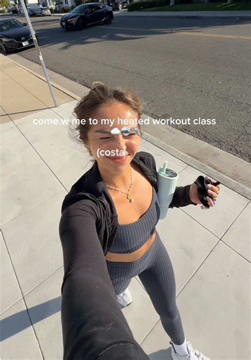 happy thursdayyyy let’s get sweaty 👟💧 #newportbeach #costamesa #pilates #workoutmotivation