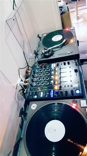 #tiktoklive #livehighlights fun mix between these two bangers D.E.A - My All into Lickrish music - over you #ukg #garage #music #vinyl #london #BOXEE #DJ