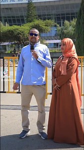 ያ ሁሉ አልፎ ይኼ መጣ 🏴🏴🏴🏴🏴🏴🏴 ይህችን ህፃን የማያስታውስ የፌስቡክ ነዋሪ አለ ብዬ አላስብም። በጆሯችን የላከችው አንጀት የሚያላውስ መልዕክት ዛሬም ድረስ ማሚቶው ከውስጣችን ያስተጋባል። ከአባቷ አንገት ስር ተሸጉጣ የእንባ ዘለላ በጉንጮቿ ላይ እየረገፈ «እኔም እንደናንተ አባቴን እወደዋለሁ ፤ ብችል ኩላሊቴን እሰጠው ነበር። በአላህ ይዣችኋለሁ አባቴን አድኑልኝ» እያለች አጥንት ሰርስሮ የሚገባ ተማፅኖ ስታሰማን ከቶ አብሯት ያላነባ ማን አለ ?! በአካል ሳንገናኝ በፌስቡክና በቲክቶክ መድረኮች የፈጠርነውን ትስስር ብቻ እንደ ዋስትና ቆጥራችሁ ለጠየቅናችሁ ድጋፍ በኛ ላይ እምነት በማሳደር ሁሌም ፈጣን ምላሽ እየሰጣችሁ የማታሳፍሩን ውዶቻችን ሆይ !! ለወንድማችን አብዱ ኢድሪስ ሙሐመድ ድጋፍ ለማድረግ የጠየቅነው 2.5 ሚሊዬን ብር ነበር። ነገር ግን ከጎናችን የቆማችሁት እና