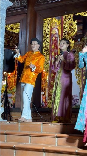 Comedian Hoai Linh performs a duet with singer Tuyet Nhung. Absolutely wonderful