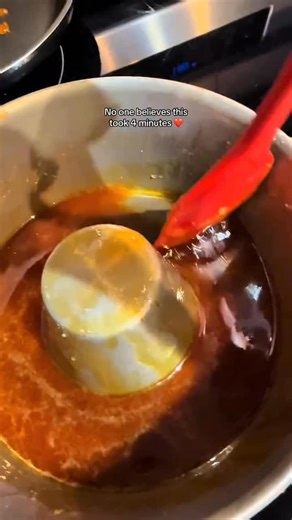 Gaby Yoshikawaa | UGC & Content Creator on Instagram: "❤️ Pressure cooker flan. And it turns out like this Preparation: Sugar for the caramel In the blender: 3 eggs 1 can of sweetened condensed milk 1 can of regular milk vanilla extract Blend everything and pour it into the pan that already has the melted sugar (caramel) Cover the pan tightly with aluminum foil, sealing it well around the edges (cover it twice). Place it in the pressure cooker. Add water around the pan, filling up to halfway up