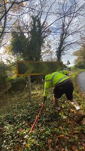 ‼️Before/After‼️ Satisfying road sign clean. What it means • The V-shaped arrows (chevrons) point in the direction the road bends • Multiple chevrons = sharp or continuous curve • It warns drivers to slow down and stay in their lane Key points • 👉 Not a speed sign, but speed should be reduced • 👉 Often placed on dangerous bends, hills, or mountain roads • 👉 Helps especially at night or in poor visibility #beforeandafter #cleaning #signguy | Girdwood Exterior Cleaning Ltd