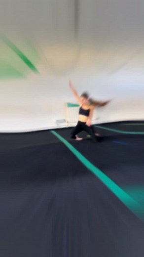 Tinsica Switch 🔀 Love working on this move atm 🔥🔥 VEHNNA @unity_eastmidlands POLLY @goldstarzacrobatics SIENNA @stepupdanceacademyx ELLIE @kc_teamkc ISLA & LILLY @vibe_elitesquad . #tinsica #acro #acrobatics #gym #gymnastics #trick #tricking #freestyledisco | Jade Andrews