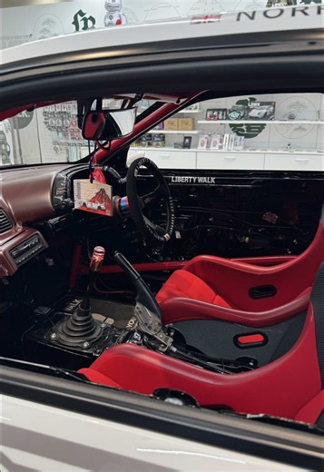 Streetwear vs. Clean Style: Which One Wins?