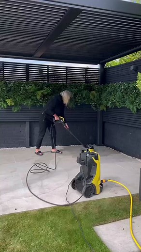 Gorgous set up👍 #patio #firepit #backyardvibes #outdoorfurniture #lifestyle #weekendvibes #firetable #gardentok #furniture