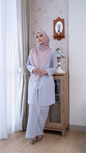 LEA.INDONESIA on Instagram: "Say hi to mazaya stripe set👋🏻 On frame: mazaya set powder blue & Pearl grey Mazaya set bisa di PRE ORDER mulai besok, jam 12.00WIB cuma di shopee Drop 🤍 di kolom comment sebanyak-banyaknya buat sambut nama stripe set🤗"