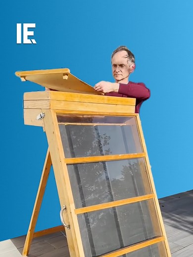 For centuries, people have sun-dried plants and fruits. l’Atelier Solaire modernizes this tradition with a tool that speeds up and simplifies the process. They also bake cakes using the dried plants, blending tradition with innovation. 📸: Instagram / @lateliersolaireoff #SunDriedTradition#ModernTraditions#EcoFriendlyBaking