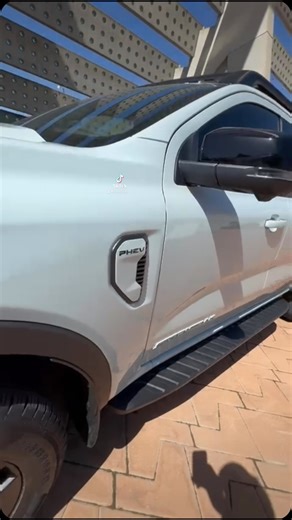 Nuevo Ford Ranger PHEV ⚡️ Recién salido del horno, ¿comentarios? 😎 #Ford @ford @fordnewseurope | Ford España