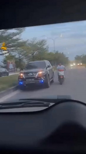 𝙏𝙚𝙩𝙖𝙣𝙜𝙜𝙖 𝙡𝙝𝙤 𝙗𝙪𝙖𝙩 𝙪𝙡𝙖𝙝...#reels #intstream #facebook #photography #travel #travelblogger #beautiful #picoftheday #visitsingapore #wanderlust #crocs #travelgram #asia #instagood #singapore #exploresingapore #instadaily #sgpics #sgarchitecture #sgig #citylife #photooftheday #love #marinabaysands #manyculturesonevoice #holiday #シンガポール #instagram #instatravel #igsg | Shofiyatul Hidayati