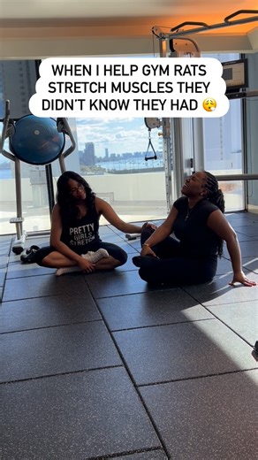 Flexibility Coach | I see people at the gym doing the bare minimum with stretching 🥲 The world convinced people to “stop stretching” and only focus on... | Instagram