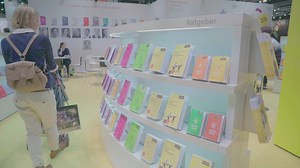 1.6K views · 40 reactions | Duden steht für Rechtschreibung. Das ist jedem bekannt. Aber Duden ist noch viel mehr. In diesem kurzen Video blicken wir auf die Frankfurter Buchmesse zurück und stellen Ihnen unsere verschiedenen Programmbereiche und einige Weiterentwicklungen vor. | Duden | Facebook