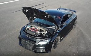 最年长的TTRS车主拥有世界上加速最快的千匹奥迪TTRS是种什么体验（LivingLifeFast ）