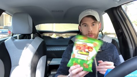 TRYING AUSTRALIAN SNACKS!
