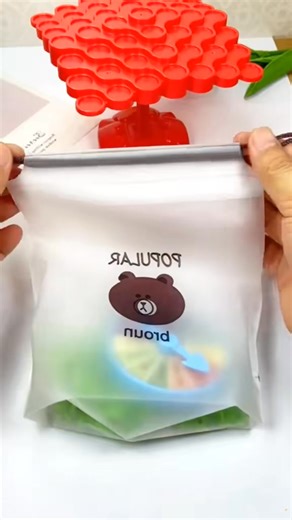 🐸 لعبة توازن الضفادع – Frog Balance Tree لعبة ذكية وممتعة تعتمد على التوازن والتركيز 🎯 يقوم الطفل بوضع الضفادع على الشجرة ، في جوّ من التحدّي والضحك. ✨ مزايا اللعبة: تنمّي التركيز والتفكير المنطقي تطوّر التناسق بين اليد والعين تعلّم الطفل الصبر والعمل الجماعي مناسبة للّعب الفردي أو الجماعي (من 1 إلى 4 لاعبين) ألوان جذّابة وآمنة للأطفال 🌈 👶 مناسبة للأطفال 3 سنوات 🎁 اختيار ممتاز كهدية تعليمية وترفيهية في نفس الوقت بيع بالجملة والتفصيل 🛍️ ثمن : 20د | TOYS SHOP