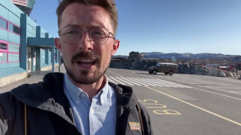 Stunning helicopter flight to a glacier on Air Greenland's AS350