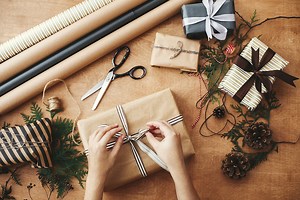 How to Wrap a Present: 10 Gift Wrapping Tutorials for Beginners