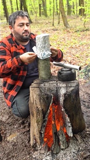 Paper Turns Into a Popcorn Pot 😳🍿 #survival #camping #bushcraft