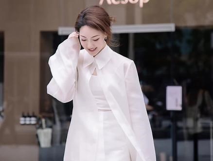 这次回大湾区，去到Aesop深圳新店探店，店铺与本土设计师合作，以山棕榈元素诉说城市记忆并致敬传统手作～ 也期待大家去打卡#Aesop伊索深圳万象城店 #Aesop伊索 #Aesop新店 #探店 #深圳罗湖,aesop伊索深圳- 抖音