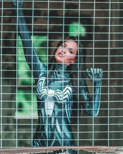 Hannah Klein Con Su Cosplay De Anne Weying She-Venom De Marvel Comics