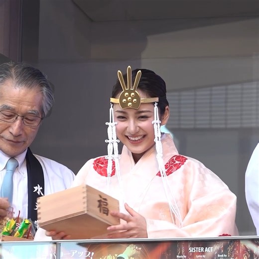 オリコンニュース【公式】 on Instagram: "平祐奈、神職として節分祭に参加 お祓いを行う姿をメディア初公開 俳優の平祐奈が3日、東京・水天宮で行われた「節分祭」に出席。神職の資格を有する平が、自ら神職として祭典に臨み、参列者向けの御祓いを行った。 #平祐奈 #オリコン"