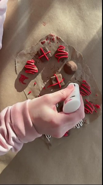 Turn a dollar store wreath form into this! 🥰💘🍫