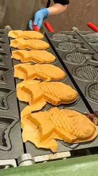 fish shaped cake taiyaki 出来立てたい焼き#japanesefood #sweet #food #viralvideo #たい焼き