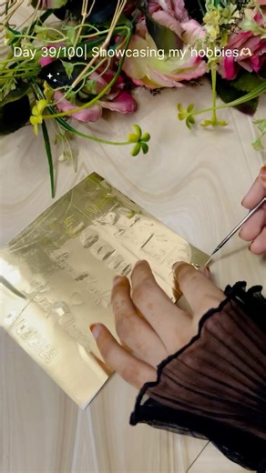 Easy way to weed vinyl sticker🤗 #vinylstickers #resinart #tutorial #smallbusiness #eidgiftideas