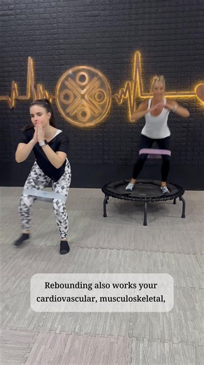 I’ll be honest… Once you experience how much more effective your workouts feel on a rebounder, you’ll NEVER look at floor exercises the same way again! 😉 It’s incredible how taking the exact same movement (whether it’s a squat, lunge, or jog 🏋️‍♀️) & adding that gentle bounce can transform it into something SO much MORE powerful 😱 That’s because rebounding is a “low-impact, high-reward” workout that burns, tones, strengthens, & supports your body in ways traditional exercise simply can’t 🙌 H
