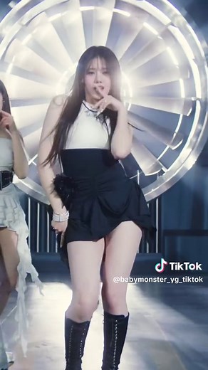 Exclusive Baby Monster Performance Video