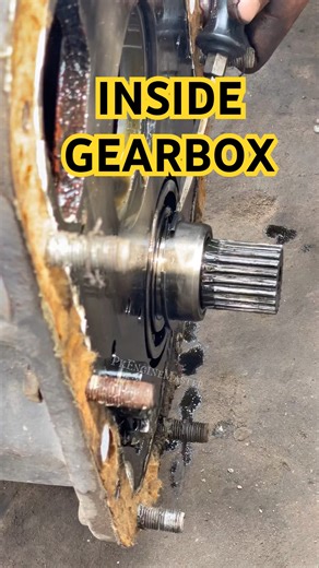 Inside Gearbox in Seconds! Mechanic Unlocking Stuck Gears ⚡🔧 #shortsfeed #shorts #mechanic