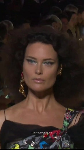 Shalom Harlow Versace Spring Summer 2019 runway top model