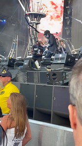 Filmed some footage of Mick Mars on the last leg of the 🇺🇸2022 before he retired from touring up the front with his massive guitar tone raw as… Dam it was loud up the front even the mic on the phone is having a hard time enjoy Mötley Crüe Fans #live #footage #usa #tour #guitarist #livewire🤘🏻💯🤘🏻 | Looks That Kill - Mötley Crüe Tribute