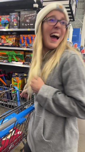 Shop at walmart with us🫢 #funny #shopping #shoppingvlog #friends #shopoinghaul #foryoupage #fyp