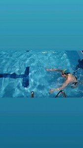 こんにちは。水泳動画はクロールのドリル練習の紹介です。 グライドクロール（キャッチアップクロールとも呼ばれます）にて左右リカバリー動作後、入水した手を前で揃えて泳ぎます。肩を入れながら泳ぐ事でローリング動作を取得していきます。肩の動きを意識する事がポイントになります。先ずはノーブレスで練習をして見ましょう。 #フィットネスコミュニティリックル #六アイ #スポーツクラブ #スタジオ #ジム #プール #大人水泳 #スイミングスクール #4泳法 | フィットネスコミュニティ リックル