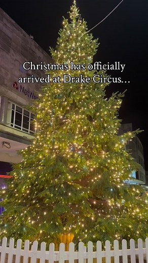 ✨ Christmas has officially arrived at Drake Circus ✨ Our lights are shining bright after the big switch-on, and we love celebrating with you all! 🎄Did you snap a selfie with our giant baubles? 🎤 Did you finish the famous Christmas line with the Elf-a-oke team and win a prize? 🎩 Or maybe you spotted our Merry Magician performing his magic tricks? We’d love to see your festive moments - tag us @drakecircus and share the joy! ❤️ There’s plenty more festive magic to come! Check out the full line-