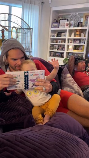 41K views · 2.2K reactions | Couch time = the best time  Both daddies + the twins + stacks of books = endless giggles and heart-melting moments. Storytime turned into gigglefest and we’re not mad about it! ️‍‍‍✨ #FamilyMoments #TwinGiggles #TwoDadsAndABook #StorytimeSnuggles #ParenthoodJoy #ivfsuccess #twindads #dfwfamily #lgbt #lovemyfamily #familytime #family | Joseph Hughes | Facebook