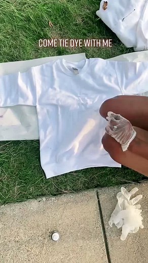 Tie Dye using SEI Spray #tiedye #splatterpaint #splatter #tiedyetutorial #bleachshirts #fyp #diy #smallbusinesstips_