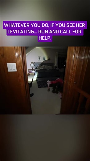 Whatever you do, if you see her levitating... run and call for help. 🏃‍♂️💨 #clown #scary #prank