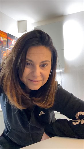 Francesca 💫 Benessere & Romanzi on Instagram: "🎵GRAMMY AWARDS 2026🎵 ✨✨✨MI PIACE ✨✨✨ Perché parlo di musica se faccio la networker? Perché la musica, e il ballo, sono state e sono una parte fondamentale della mia vita… Non posso immaginare una vita senza musica e non posso immaginare una vita senza la mia ‘NUOVA VITA’. Non baratterei il mio benessere con niente… E sono felice del premio #grammyawards di quest’anno… mi fa stare bene, mi dà serenità e l’ho ascoltata molto … A te piace? E avresti