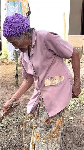 Viral candy snacks in the magic window #trendingshorts #comedy #funny #viral #shorts #snacks #candy