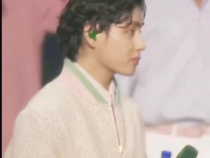 29K views · 2.1K reactions | Here's a mini compilation of Tete sound effect 殺 | 횃홰홴홷횈횄홽홶 - 뷔 | Facebook