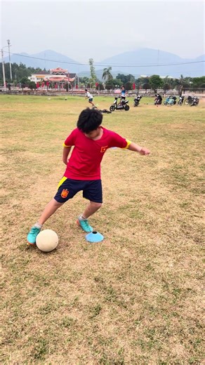 Nhap | フットボール| Practice dribbling and shooting | #shorts #Futebol #サッカー #footbal#trending #soccer