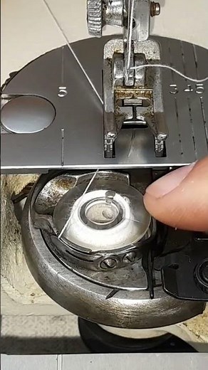 Singer Bobbin Case 247 │How to Thread a Bobbin on a Singer Sewing Machine │Sewing Tips!