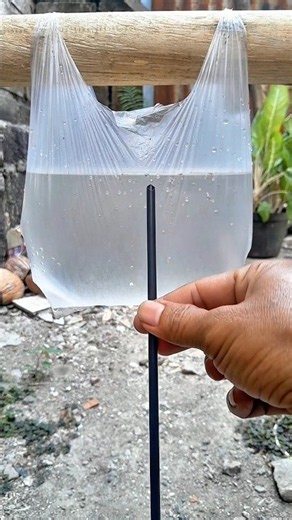 How to Put a Straw Through a Water-Filled Bag Without Leaking !