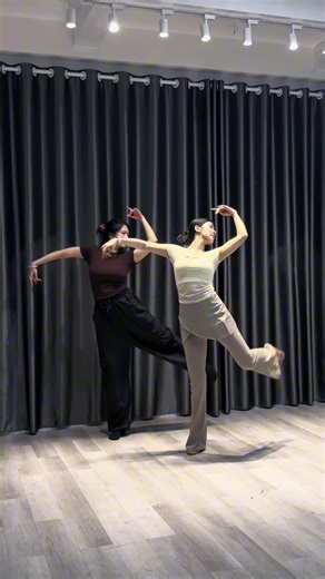 [ Clip Tổng Kết ] 🥀 Q7 🎶Múa cùng chị học viên xinh đẹp của nhà Peace đây các nàng 🕊️. ( Lớp Kèm 1-1 ) 🙆‍♀️ Lớp Học Full tuần vẫn được mở liên tục, ibox để được tư vấn vào các lớp học phù hợp nha ạ❤️ ----------- Peace Dance Studio 🕊Hành trình vạn dặm. Bắt đầu bằng một bước chân 🕊 📌TP. Hồ Chí Minh: - CN 1: 703/36 Lê Trọng Tấn, P.Bình Hưng Hoà, Bình Tân, TPHCM. - CN 2: 33 Phan Huy Ích,P.15, Tân Bình, TPHCM. - CN 3: 470A Nguyễn Thị Thập, P.Tân Quy cũ, Q.7 - CN 4: Lầu 1 - 76 đường số 10, P10,G