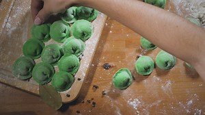 Homemade green dumplings - Free Stock Video