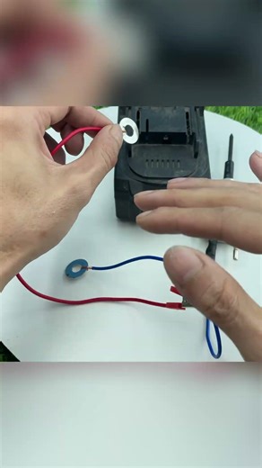 Don’t Throw Old Chargers Away – This Million Dollar Trick Is INSANE!