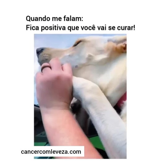 🙋‍♀️ Eu sei... As pessoas que nos dão esses conselhos têm a melhor das intenções. E sim, diversos estudos já comprovaram o quanto o emocional colabora com o nosso processo de cura: Mulheres depressivas sentem mais efeitos colaterais, demoram mais a se recuperar de cirurgias, ficam passivas e em casos extremos até mesmo desistem do tratamento. ☹ Por tudo isso, cuidar da saúde emocional também é importante. Mas daí a associar otimismo ou positividade à cura, pode se tornar uma tortura psicológica