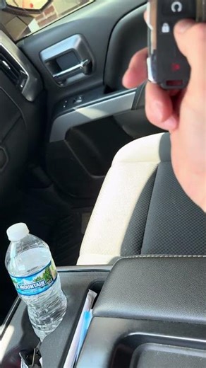 2018 Chevy Silverado new chip key and new remote not an instructional video #allockandkeyco ￼