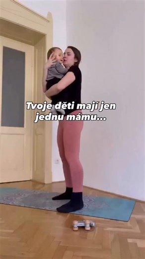 Tvoje děti mají jen jednu mámu. A ta máma jsi ty. 💛 Nejsi stroj, nejsi jen pečovatelka, nejsi „jen“ máma. Jsi žena, která si zaslouží cítit se silně, krásně a ve svém těle doma. 💫 Program MÚZA je tu právě pro tebe – aby ses vrátila zpátky k sobě. K pohybu, který ti dá energii, k tělu, které tě podrží, a k mysli, která se zklidní. Tahle proměna není jen o hubnutí. Je taky o tom, že zase ucítíš svoji sílu, ženskost a radost. 🌷 🎁 A teď pozor — jen do nedělní půlnoci platí sleva na MÚZU! Pak se 